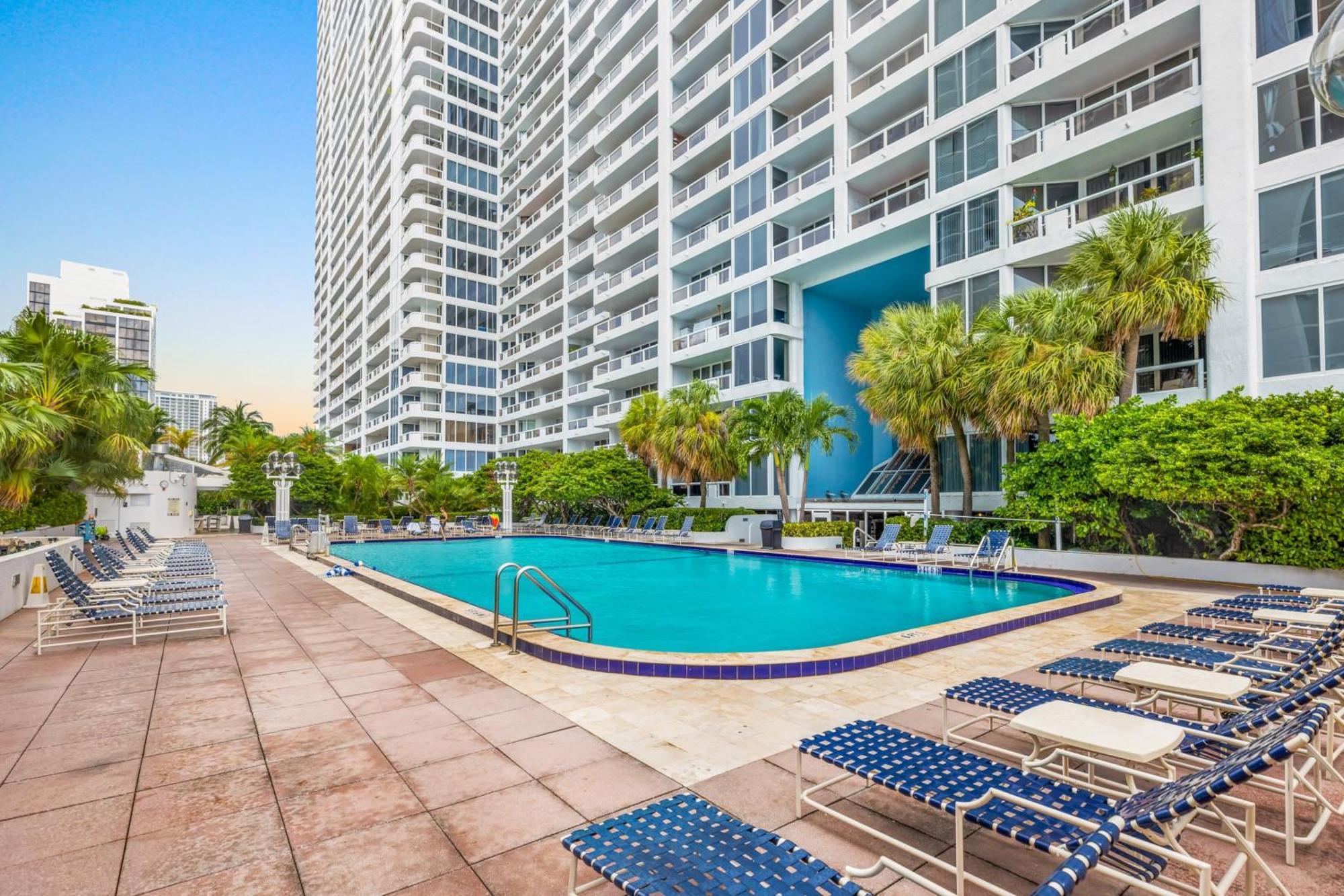 High Rise Comfort With Balcony Doral Exterior foto